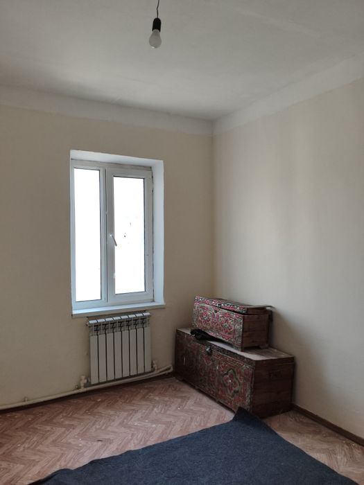 Срочно сотилади 3 хонали квартира.72 серияли гиштли.24000y.e