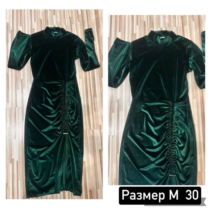 Кадифена рокля със цепка