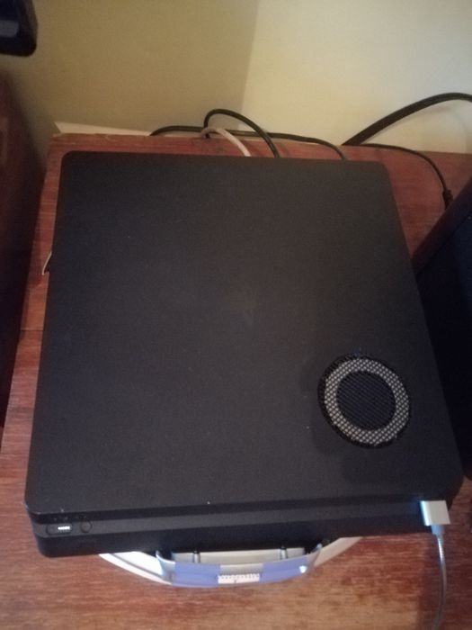 Playstation 4 slim modat