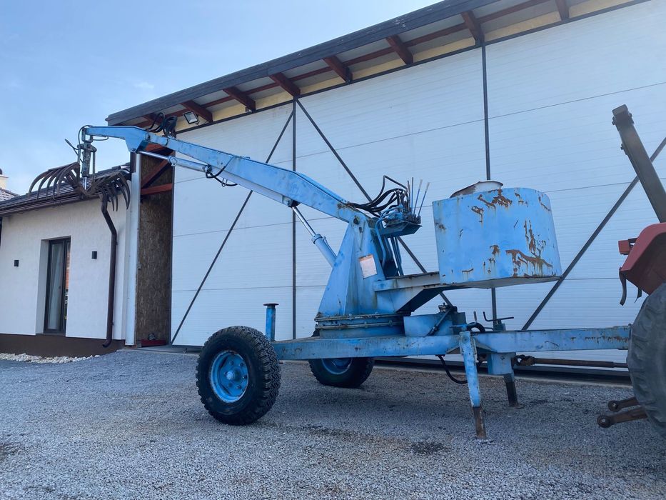 Masina incarcat gunoi lemn etc