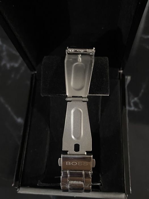 Часовник Hugo Boss - чисто нов