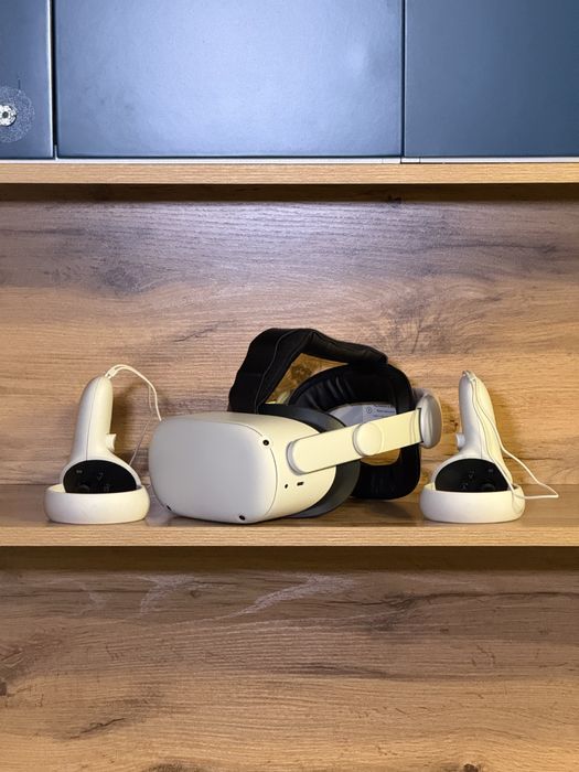 Oculus Meta Quest 2 128 GB + крепление Kiwi для головы