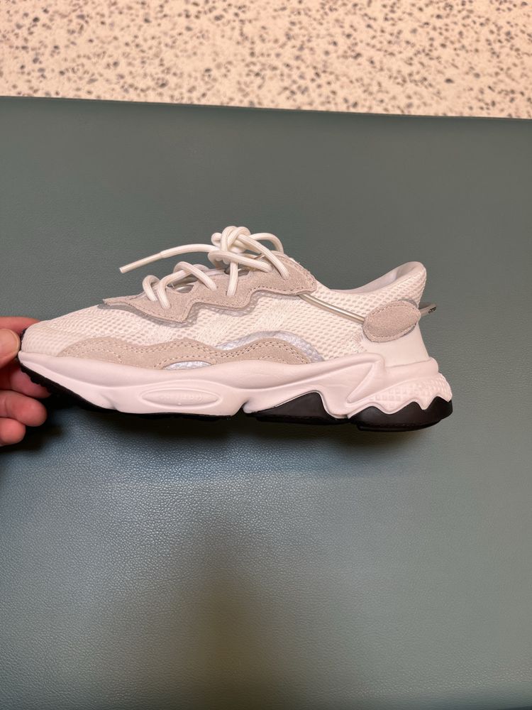 Дамски маратонки Adidas ozweego