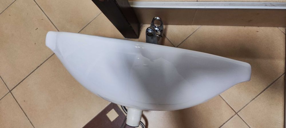 Мивка с батерия и сифон без забележки