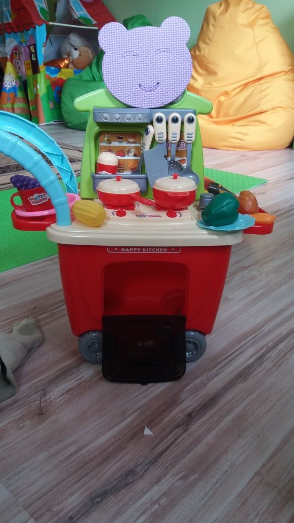 Детска кухня с прибори