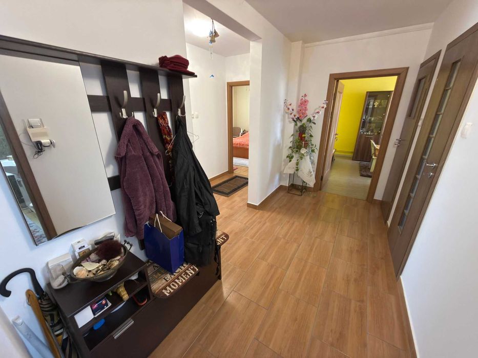 Apartament 4 camere, cetrala termica, boxa, str. Gura Ialomitei, nr. 5