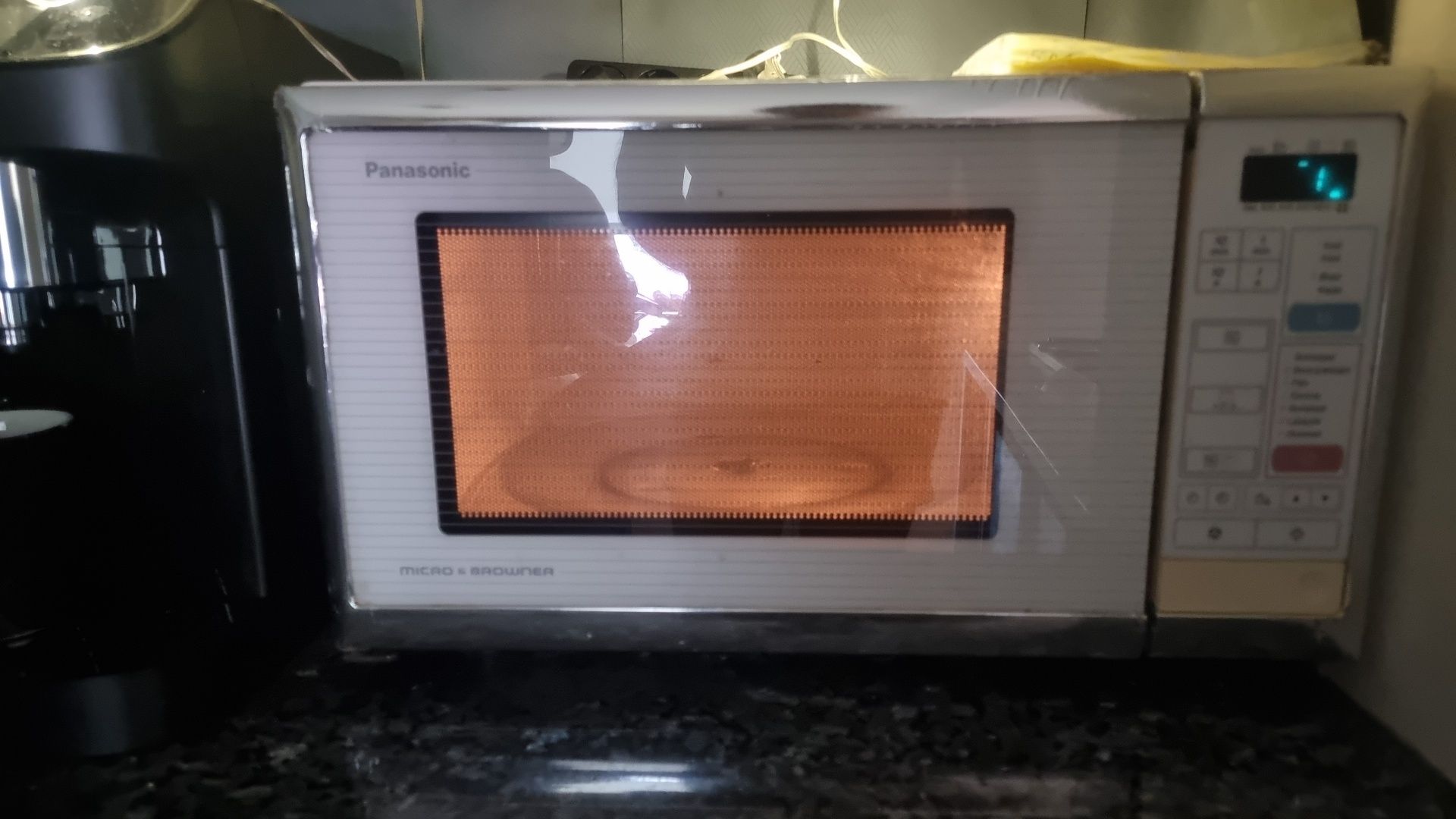 Chilipir! Cuptor cu microunde PANASONIC in stare perfecta de funcționa