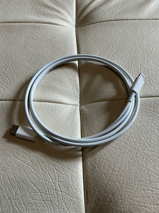 Apple USB-C TO LIGHTNING (кабел от Технополис)