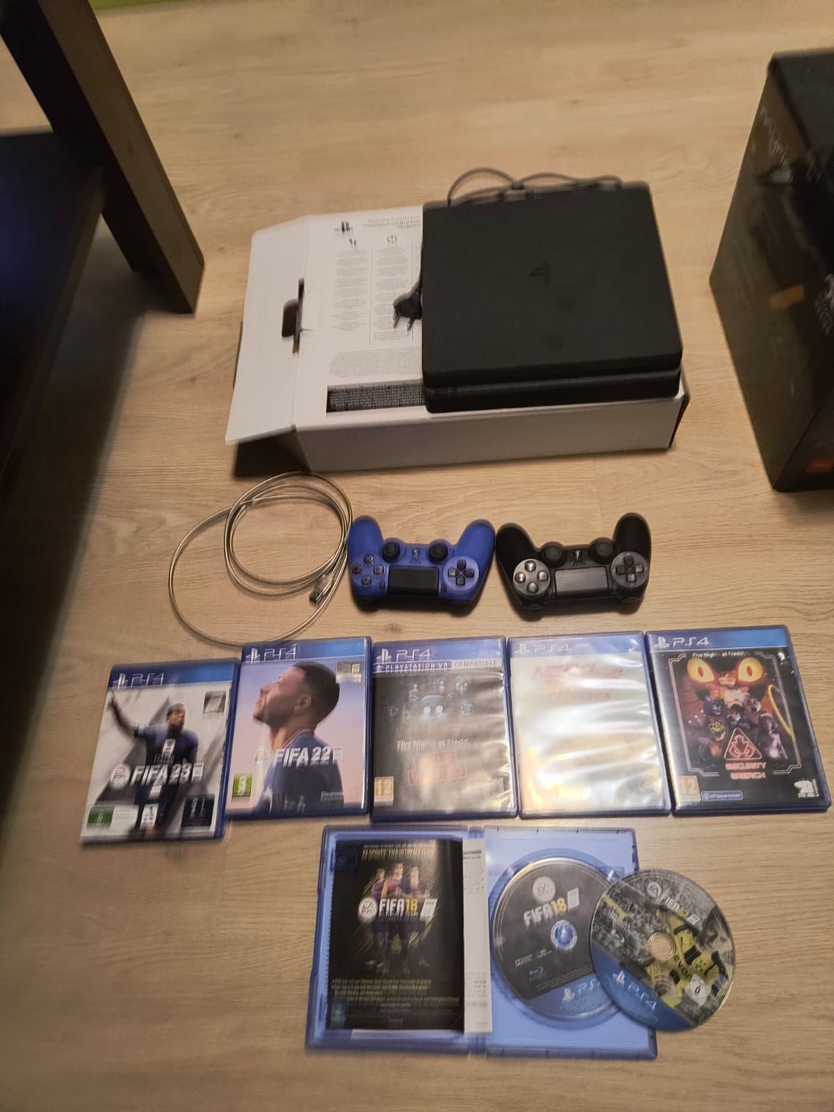 PlayStation 4 știm și 2 manete +volan Myria MG7400 + 6 jocuri