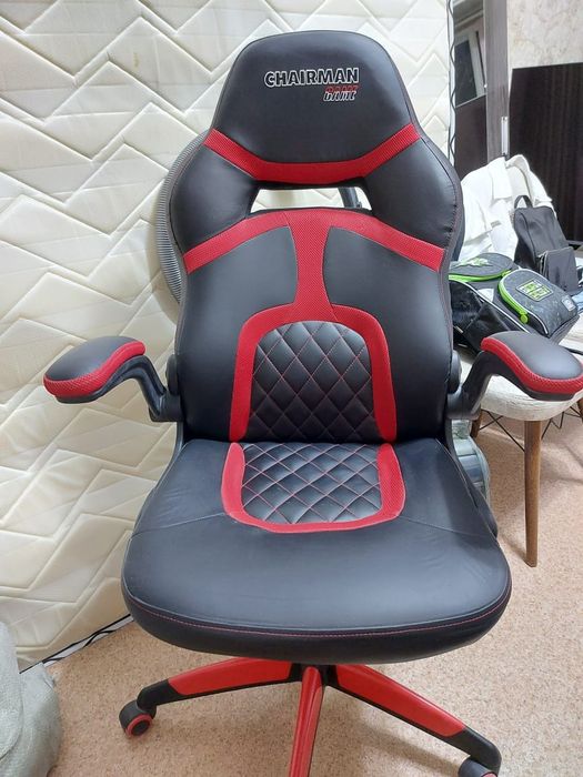 Продаю игровое кресло