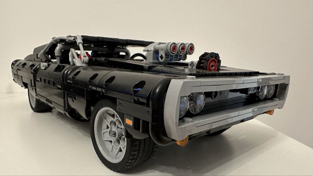 LEGO® Technic - Dom's Dodge Charger 42111, 1077 части