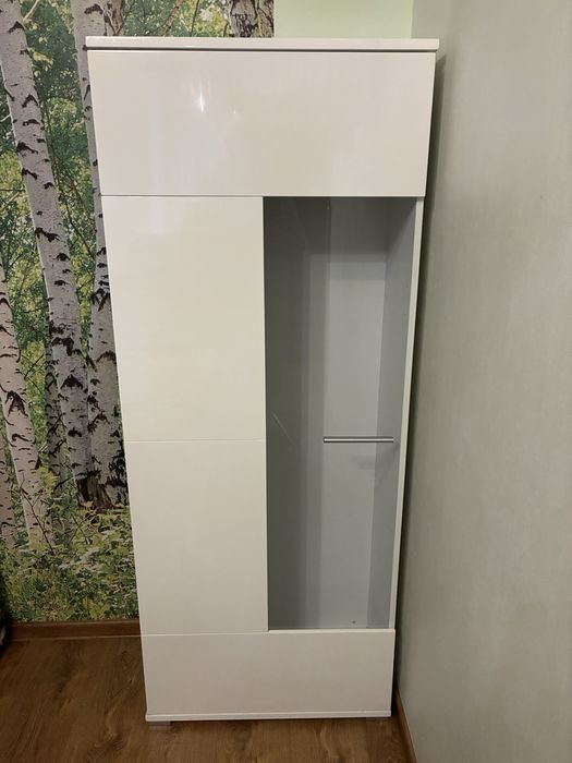 Холна масичка и витрина