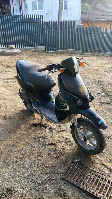 Vând scuter aprilia 80 2t