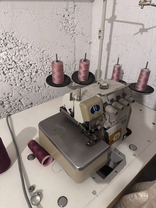 Triploc cu 4 ate si masina de cusut industriala