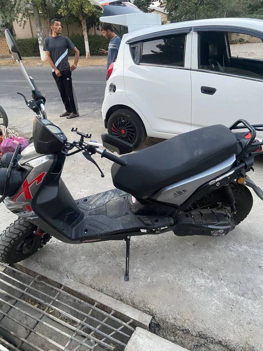 Moto скутер  minion tank 4