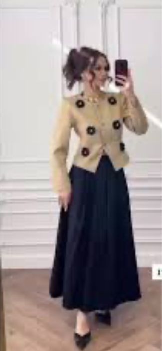 Двойка сатылады, костюм бір киілген, юбкасы киілмеген