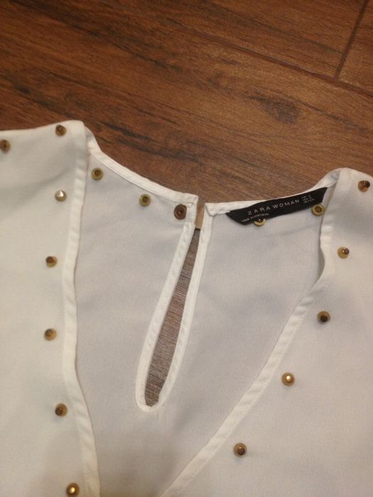 Бял топ Зара Zara със златисти декорации по деколтето