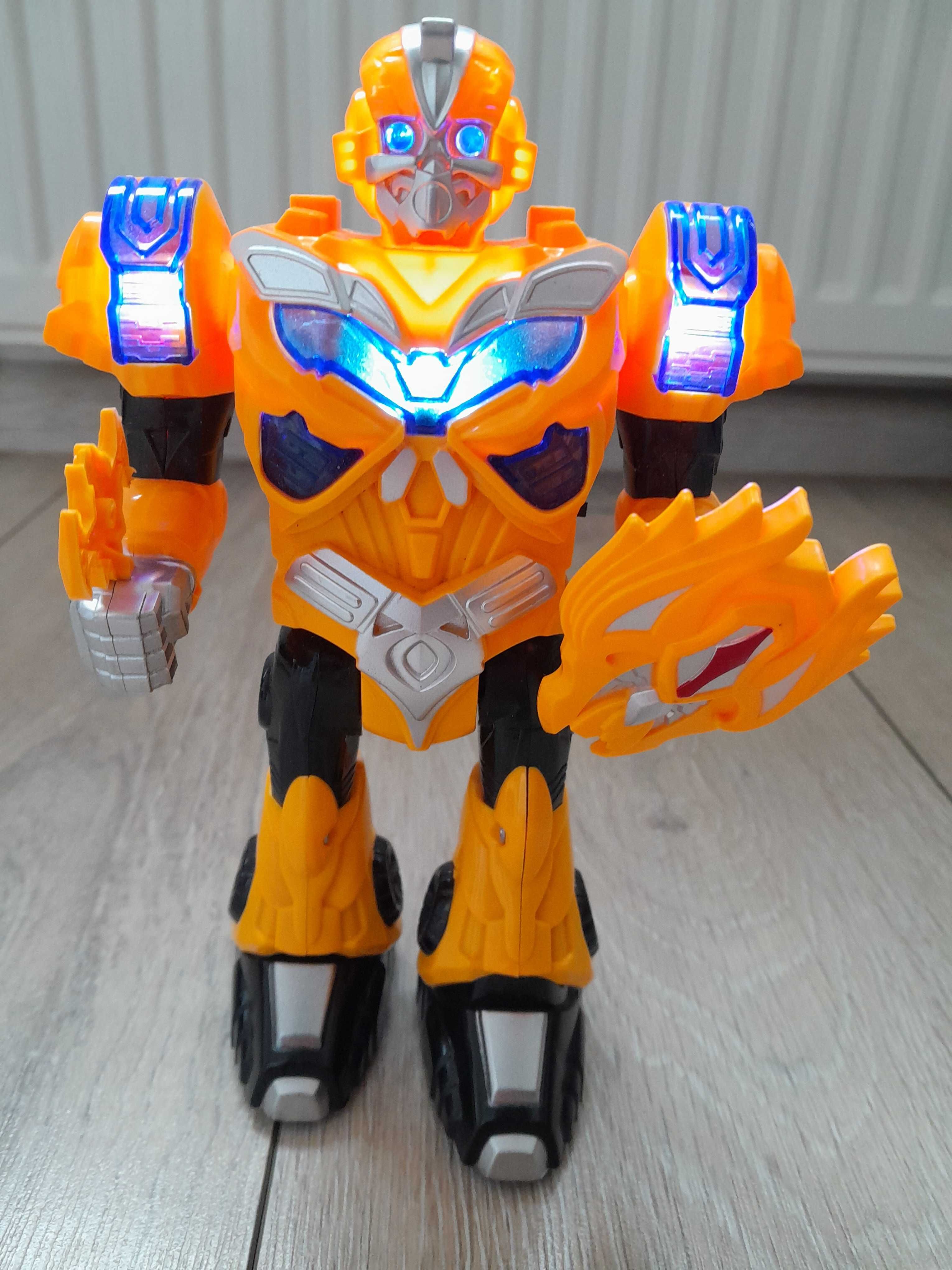 Jucarie Robot war  luminos,sonor ,se deplaseaza, gama univers warrior