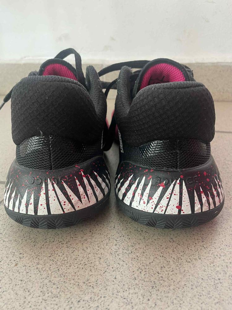 Adidas   38  номер