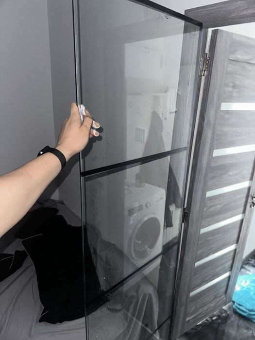 Walk in perete duş  200×60 cm – profil negru – URGENT