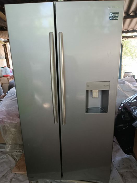 Холодильник Samsung