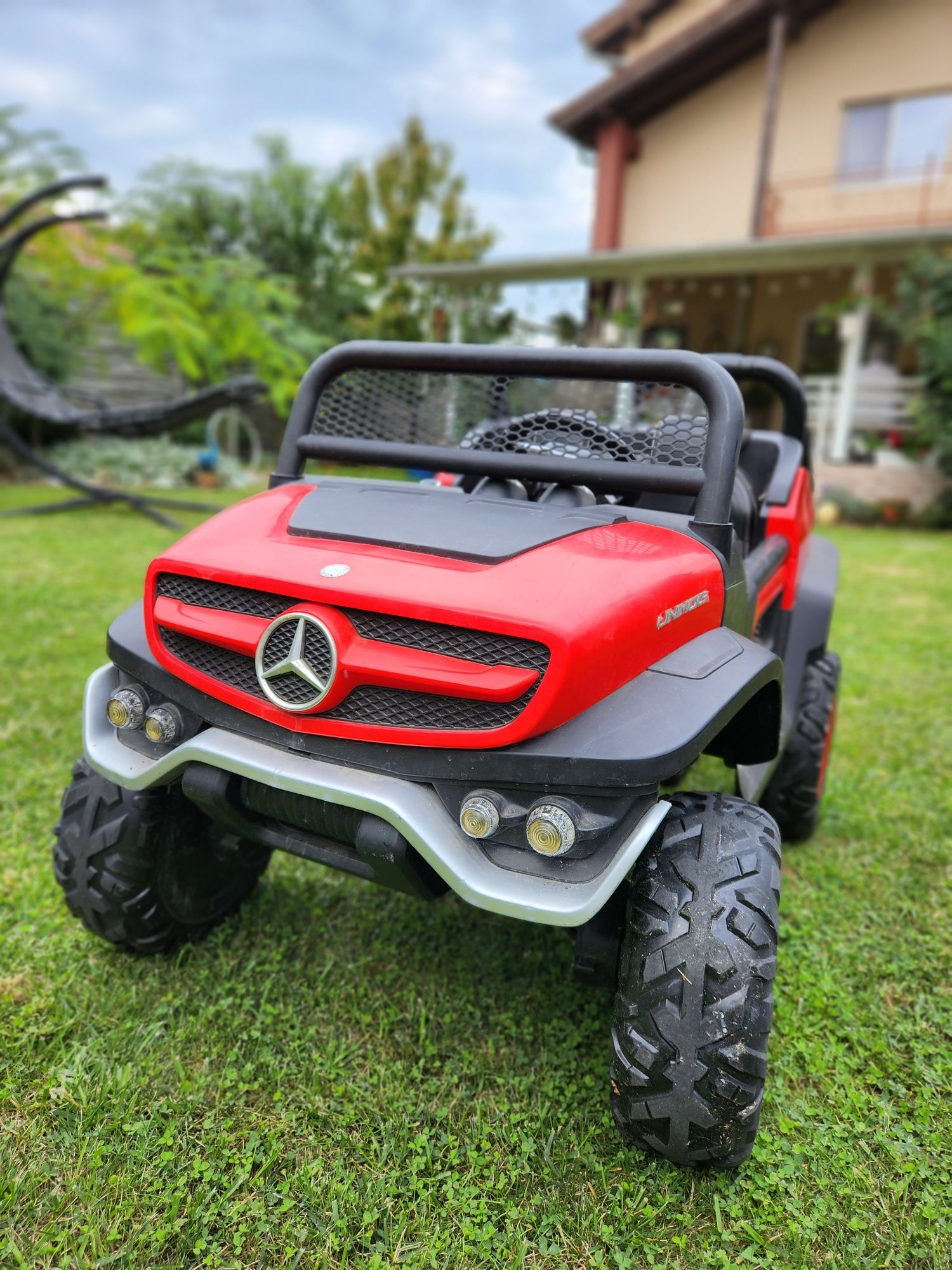 Mașinuța electrică 4x4 Premier Mercedes Unimog