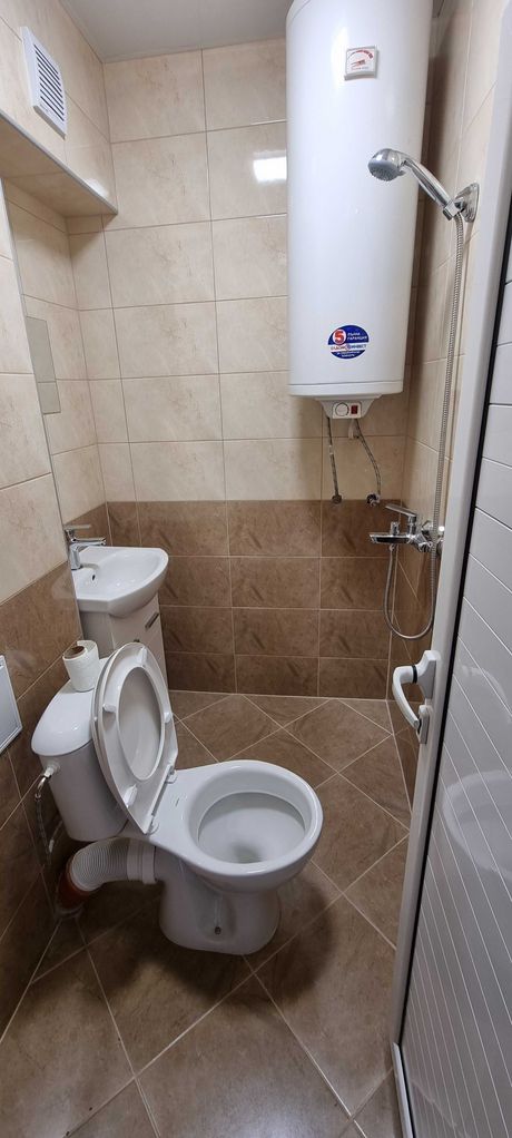 Дава се под наем Офис в Разград, Център - 1100 кв.м за 561 € - Снимка #6