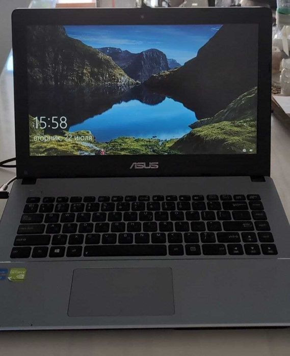 Ноутбук Asus идеален для работы или учебы