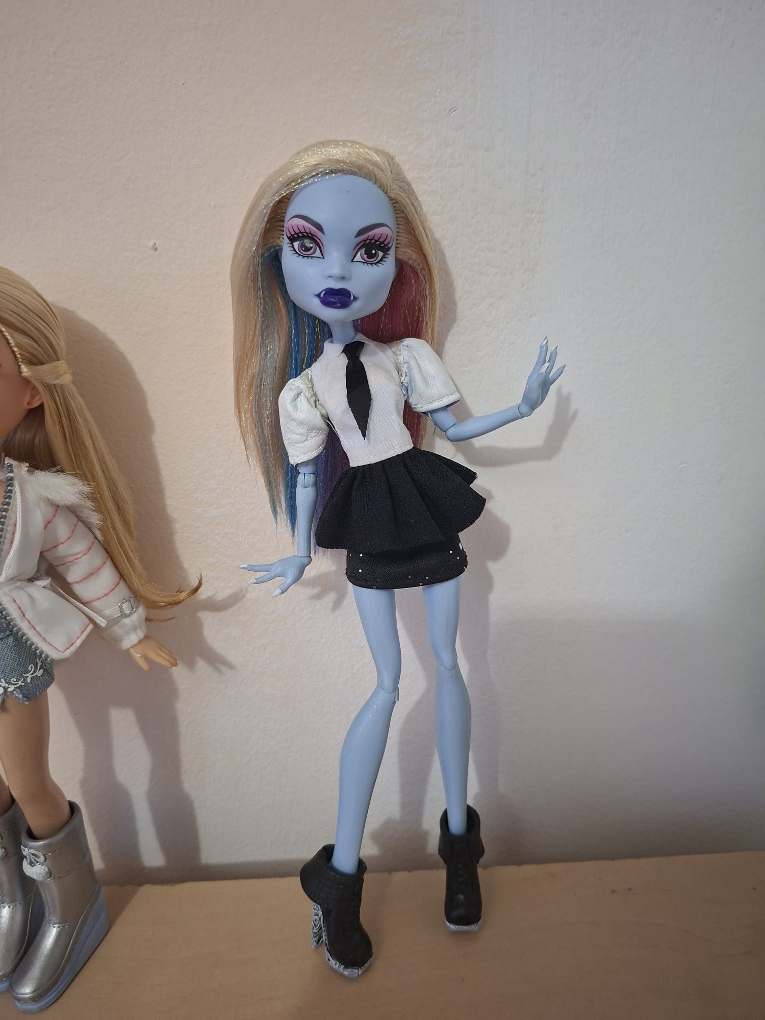 Rainbow high , Bratz , Monster High Кукли