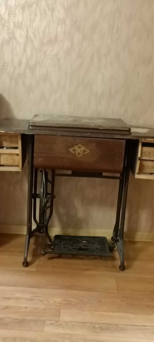 Швейная машина ножная