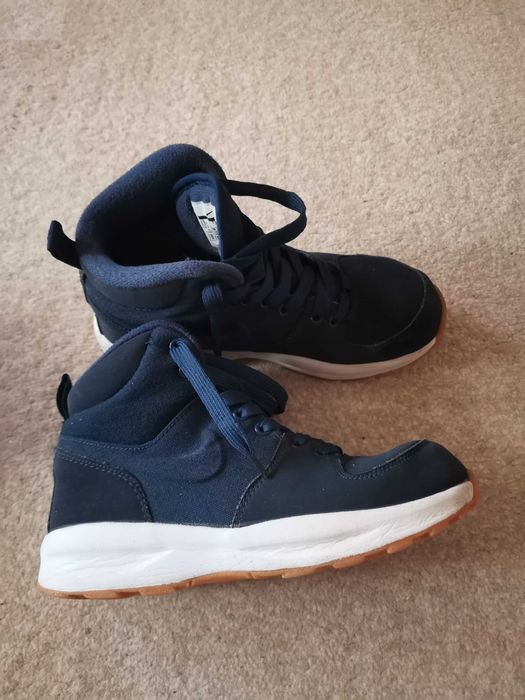 Vând încălțăminte  toamnă/iarnă. Mărimi: 37.5-39. Stare foarte bună.