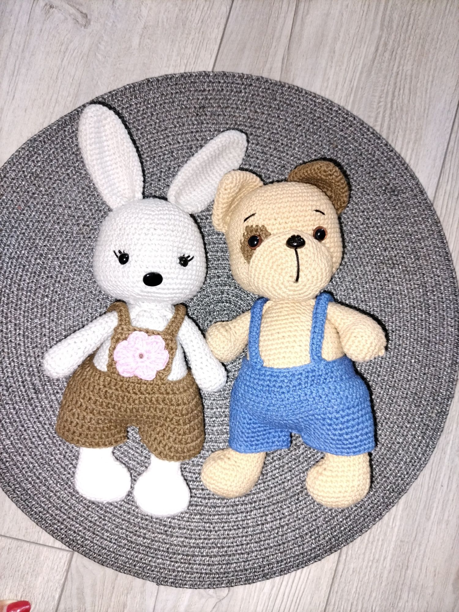 Плетена играчка на една кука