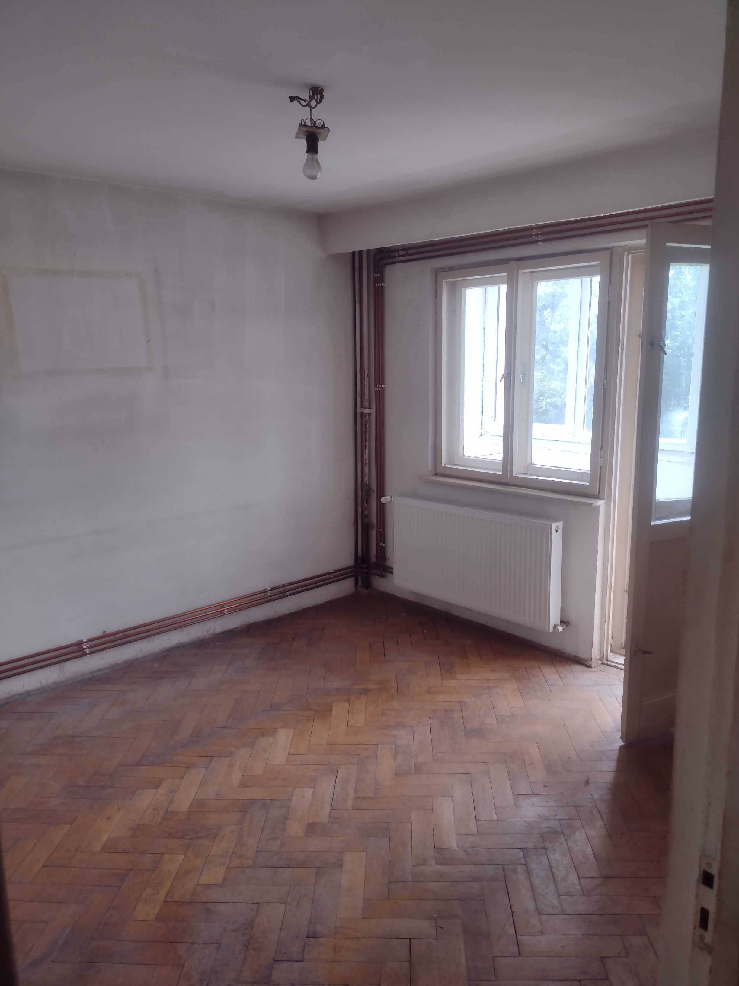 Vând apartament 2 camere, baie, bucătărie, balcon, cămară, CT,Mănăștur