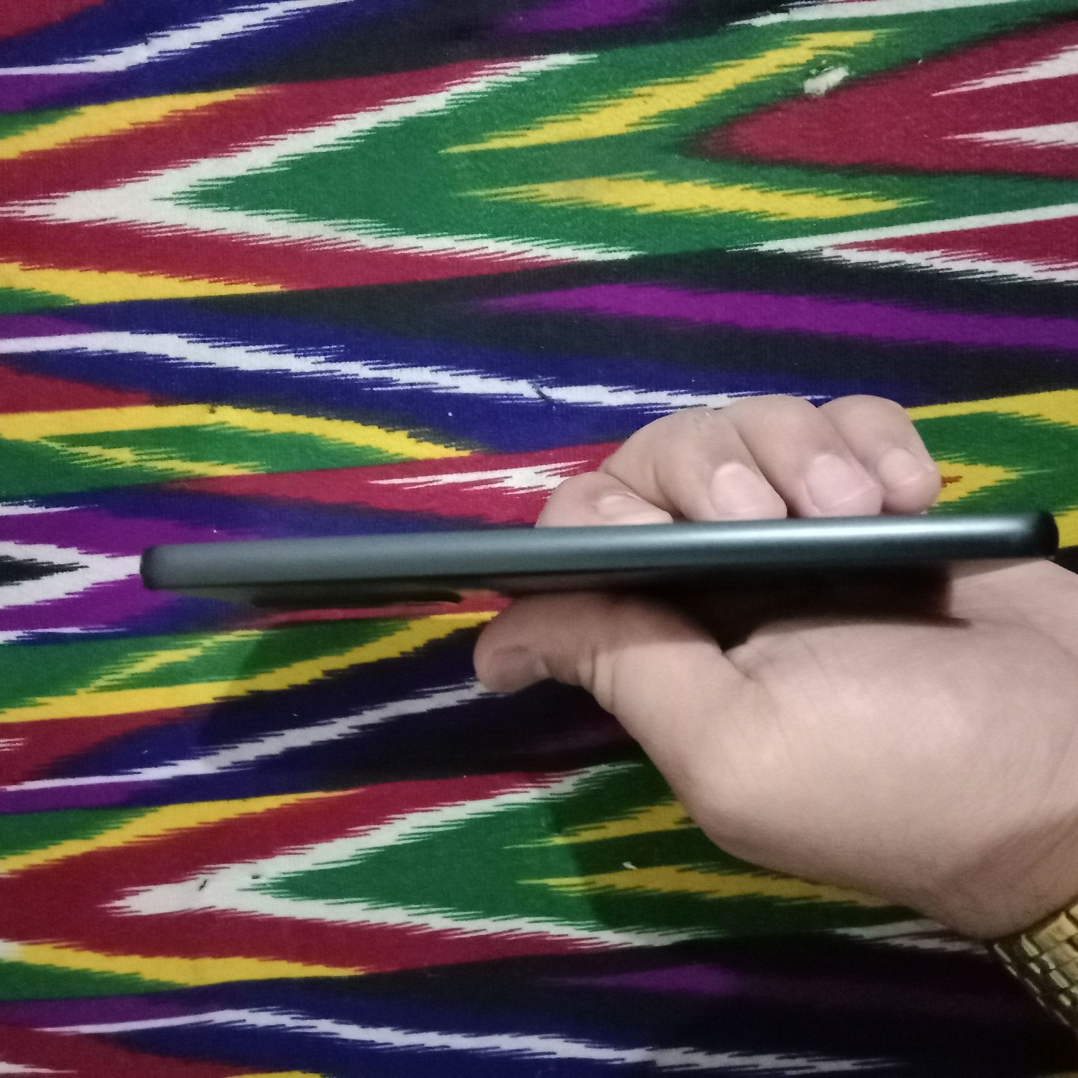 Tlfon sotaman samsung A53 hechqati alishmagan ekranham radnoy