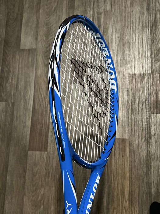 Хилка за тенис на корт . Dunlop