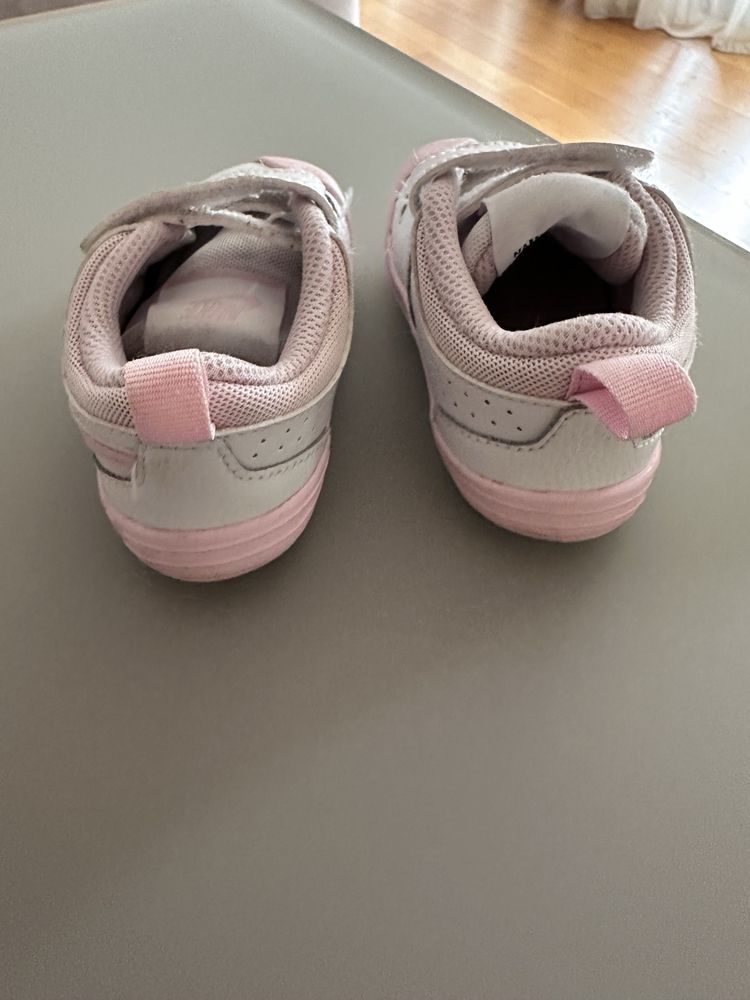 Маратонки NIKE за момиче 23,5 размер
