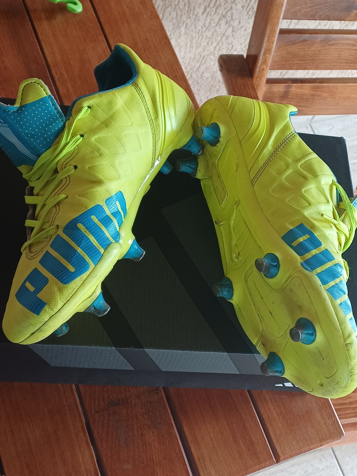 Ghete fotbal 39 puma cu crampoane pentru gazon
