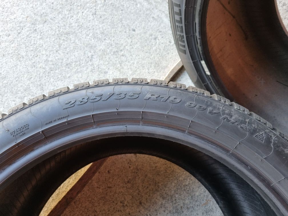 2 anvelope iarna ca si noi PIRELLI 285/35/19 DOT 2019 PRET PER BUCATA