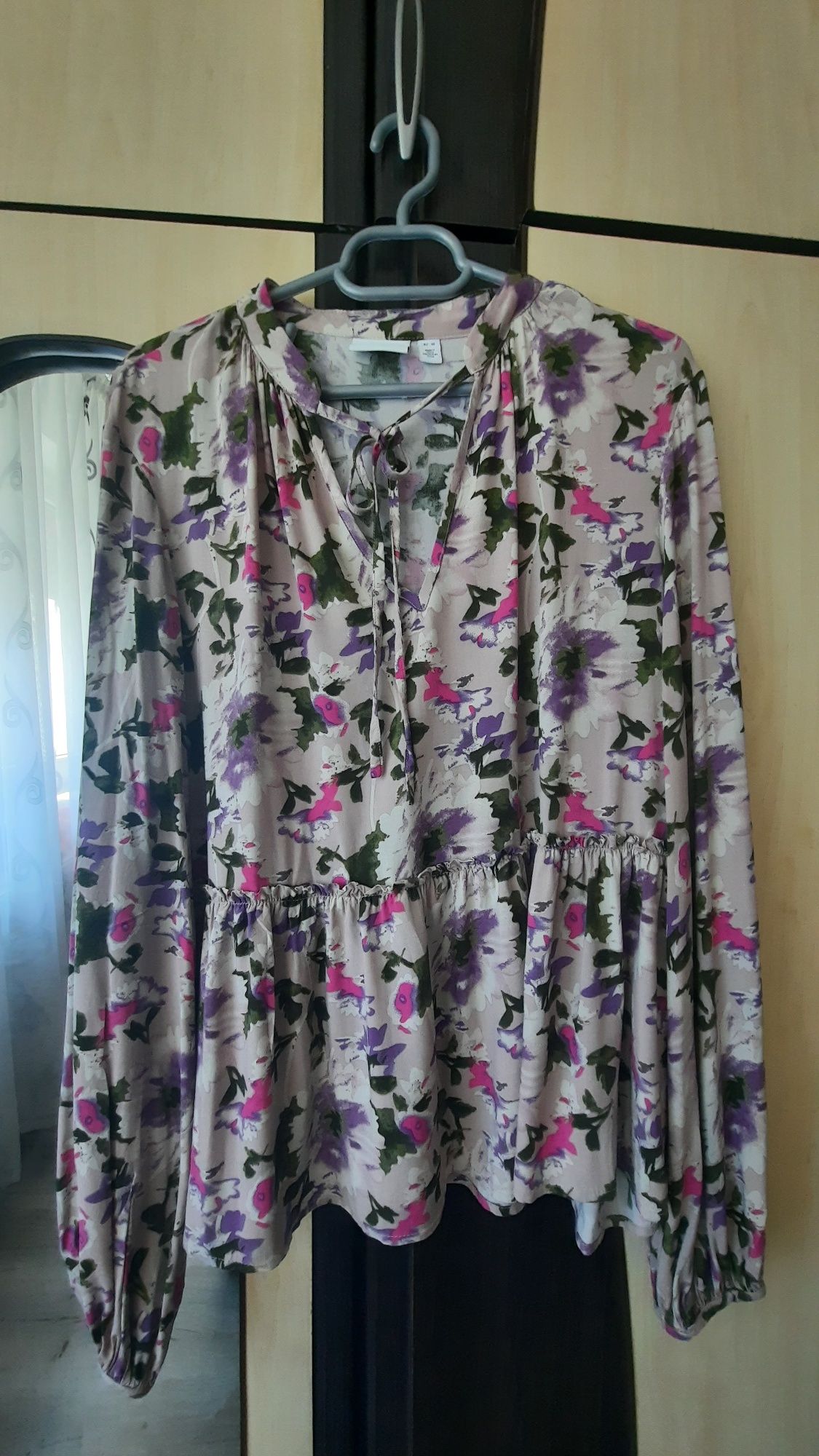 Bluză elegantă, răcoroasă, Vila,mărime 38,nouă fără etichetă