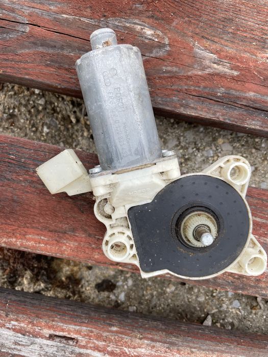 Моторче стъклоповдигач задно ляво Мерцедес ЦЛС W219