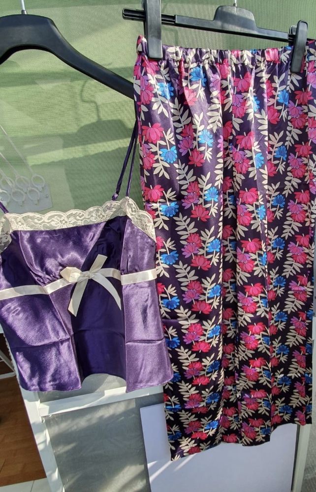 Pijama eleganta din satin cu model floral exotic Avon marimile S si M
