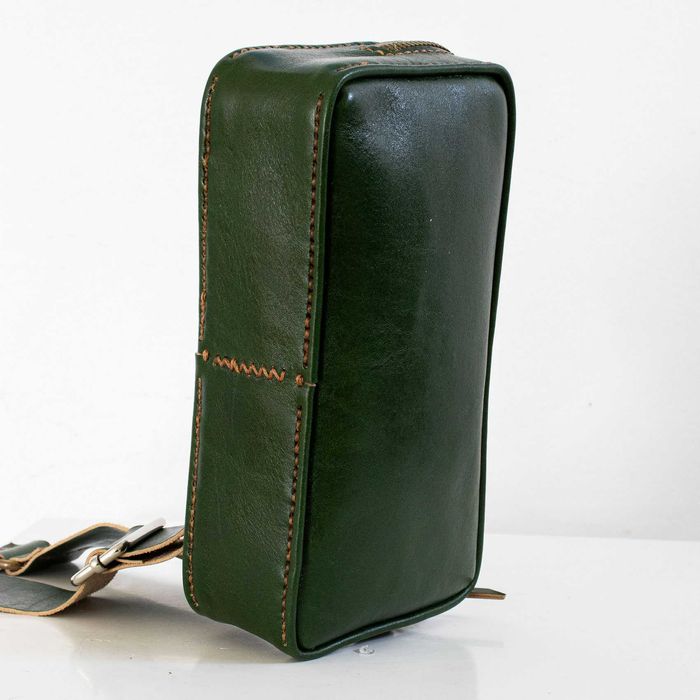 Genți din piele naturală lucrate manual