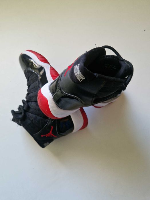Jordan 11 Retro Playoffs Bred оригинални маратонки