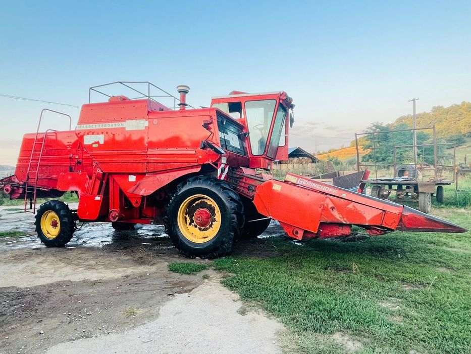 Vand /Dezmembrez combina Massey Ferguson 750