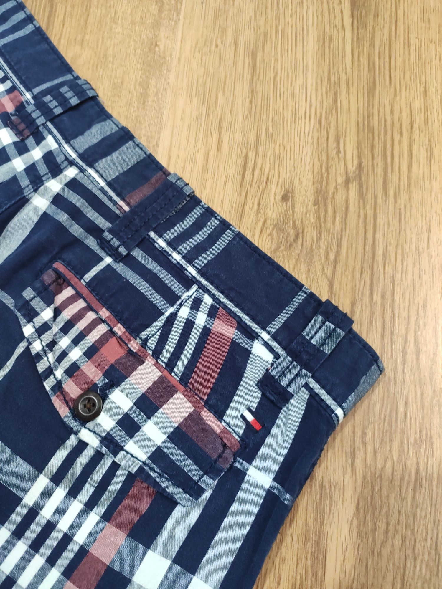 Pantaloni scurți Tommy Hilfiger mărimea 32 (M)