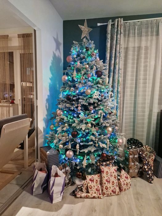 Brad artificial înzăpezit 210 cm – model 2D/3D