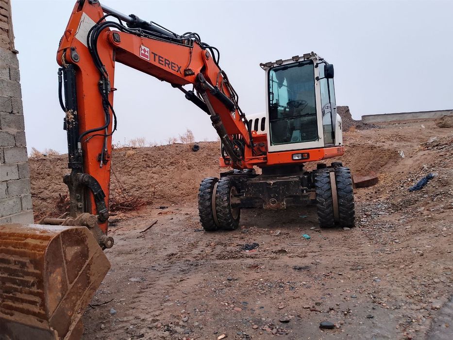 Срочно сотилади экскаватор TEREX hml 32 (8,6 тонна) 006 йил