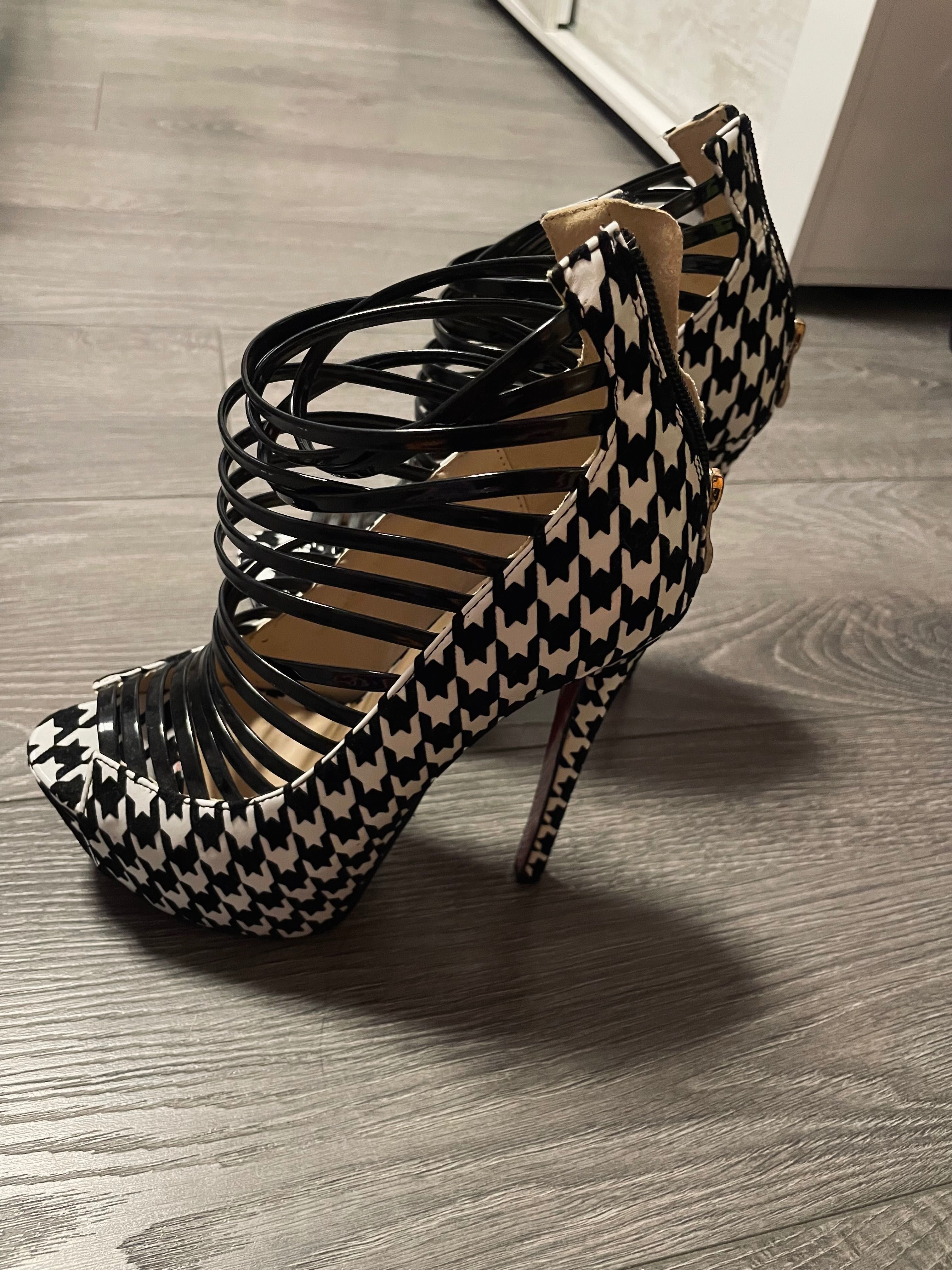 Дамски обувки с ток Christian Louboutin