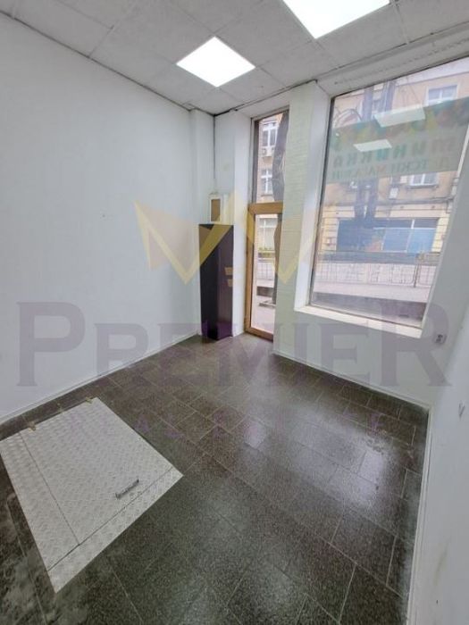 Дава се под наем Магазин в Варна, Център - 16 кв.м за 306 € - Снимка #1