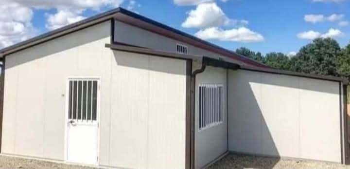 Vând case modulare pe structură metalică